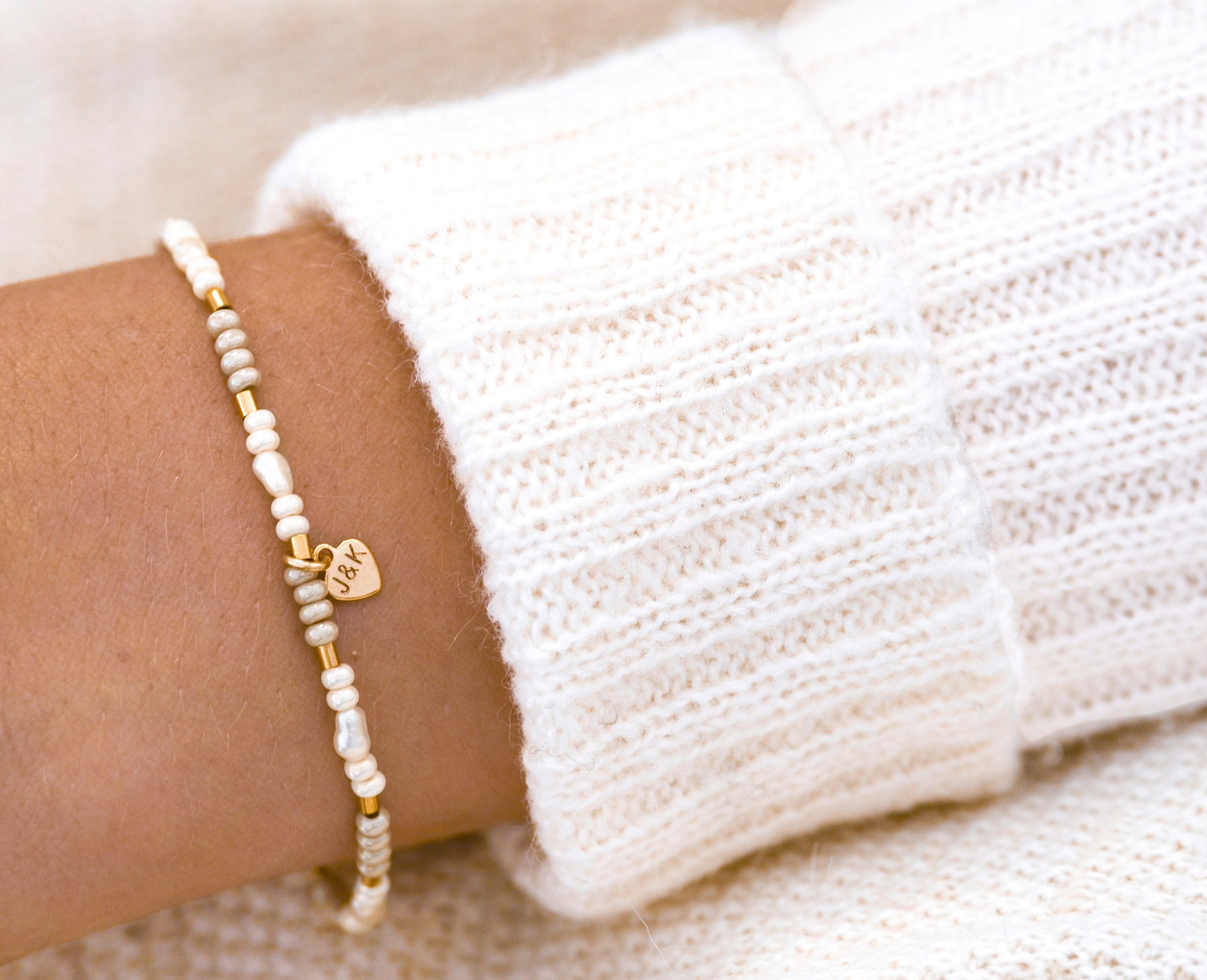 Perlenarmband personalisiert beige | Geschenk Trauzeugin / Brautjungfer | Vevique Jewelry