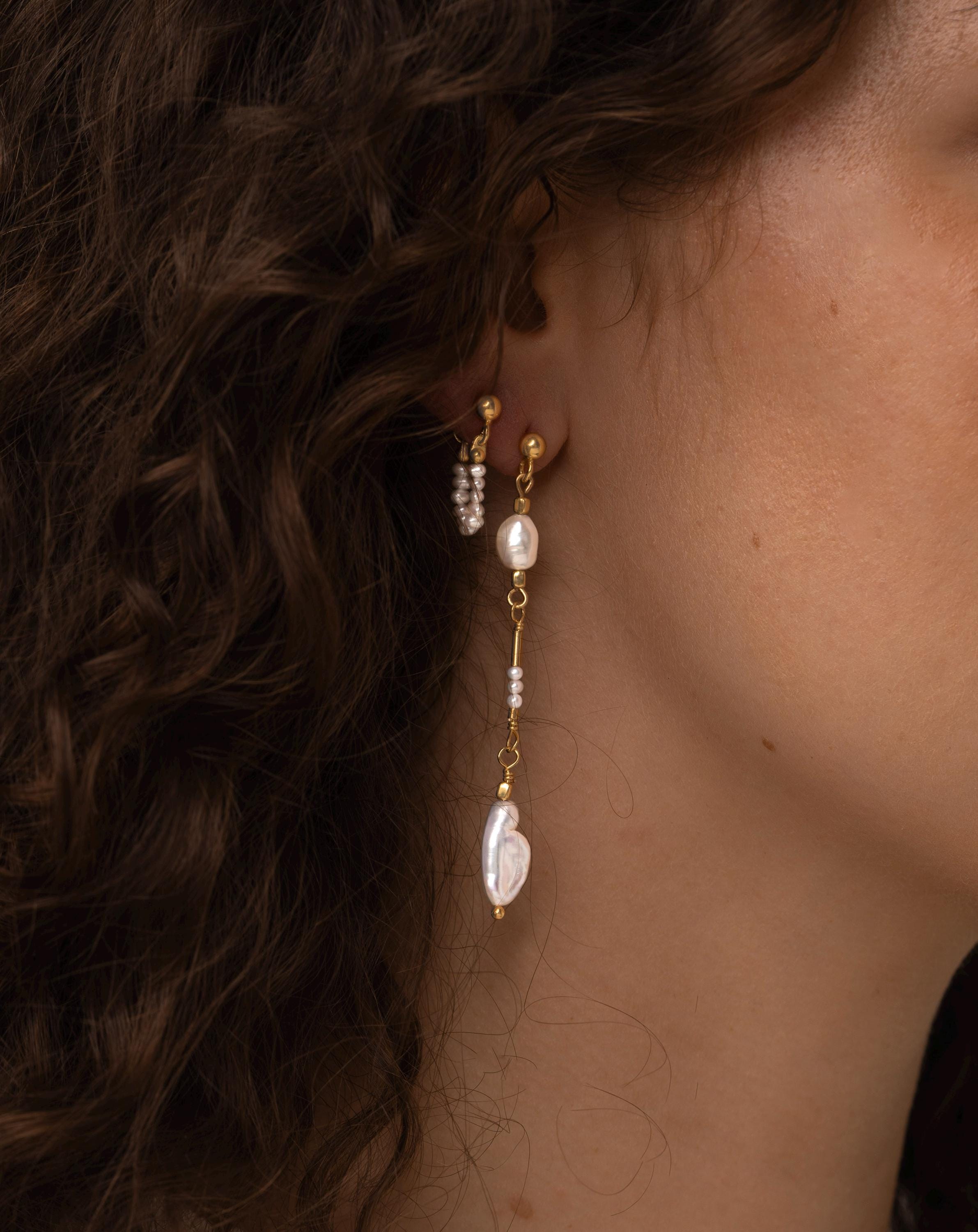 Hängeohrringe mit unregelmäßigen Perlen - Brautohrringe - Hochzeitsschmuck - Perlenohrringe