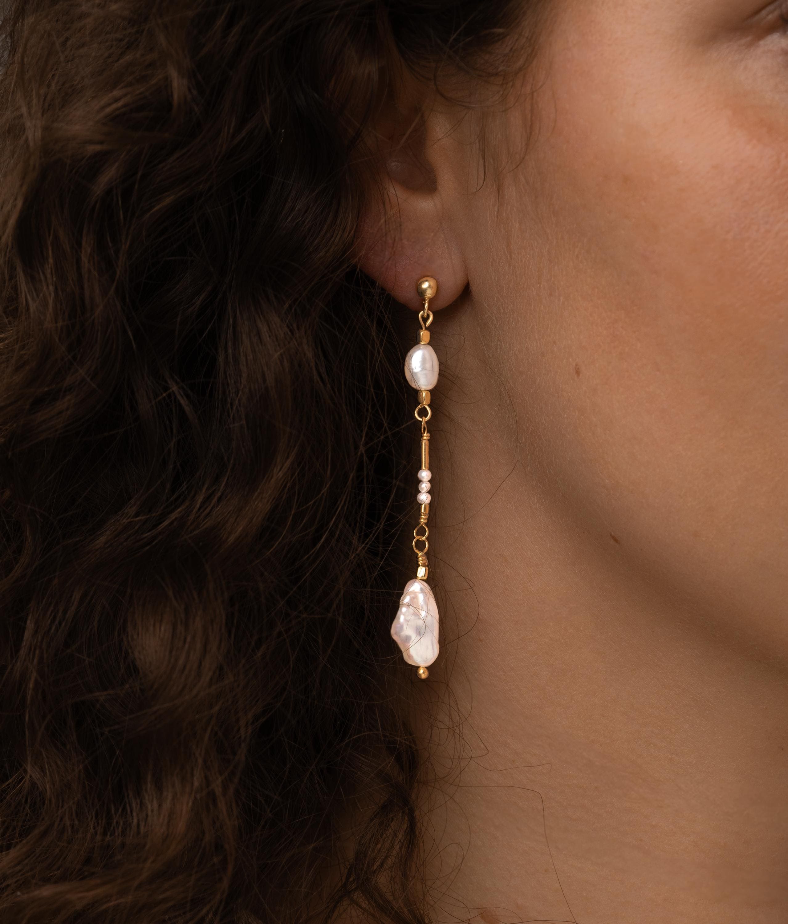 Hängeohrringe mit unregelmäßigen Perlen - Brautohrringe - Hochzeitsschmuck - Perlenohrringe