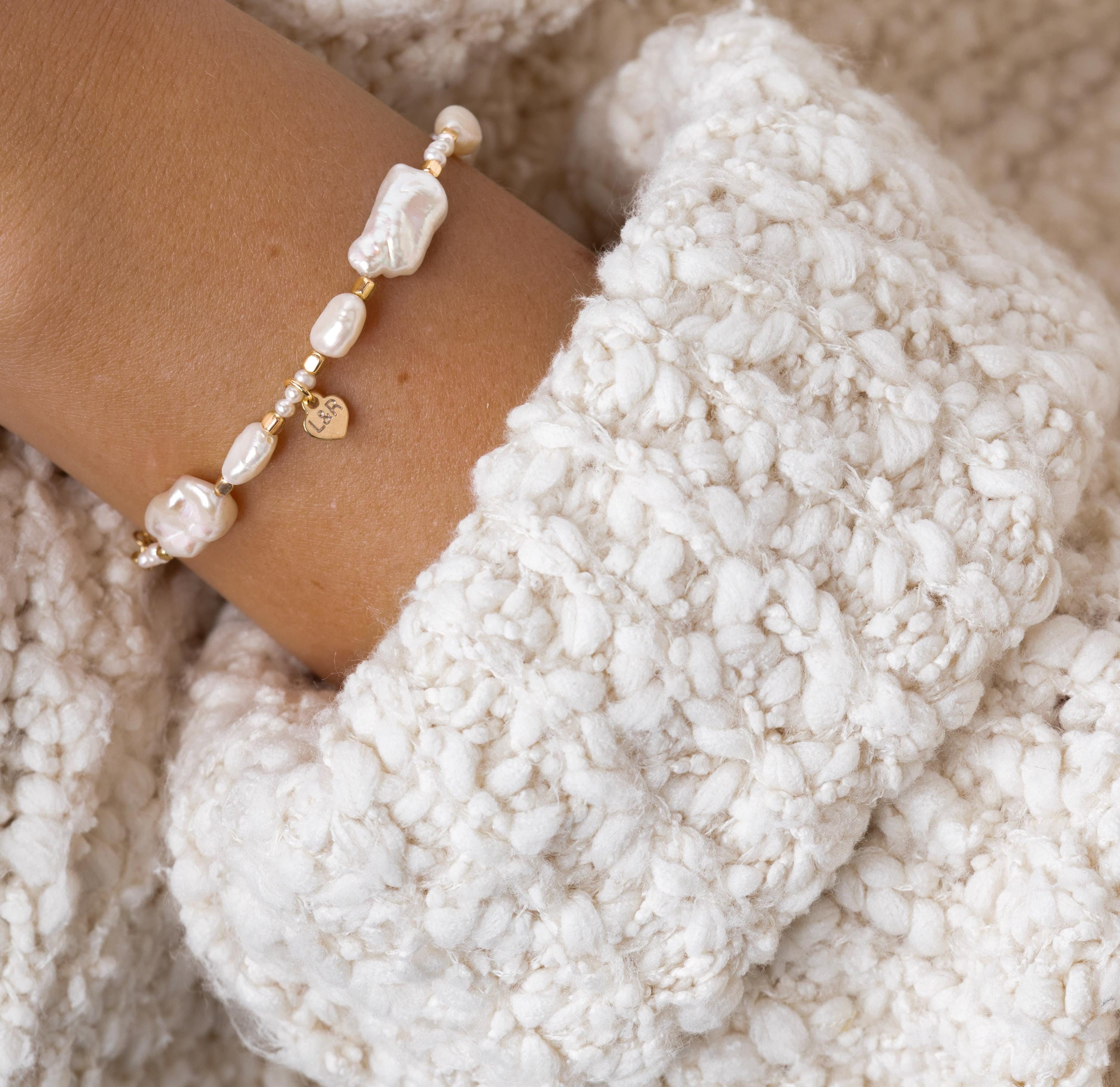 Personalized Freshwater Pearl Bracelet, Handmade and Gold-Plated 925 silver, with Engraved Charm, Bridal & Bridesmaid Jewelry