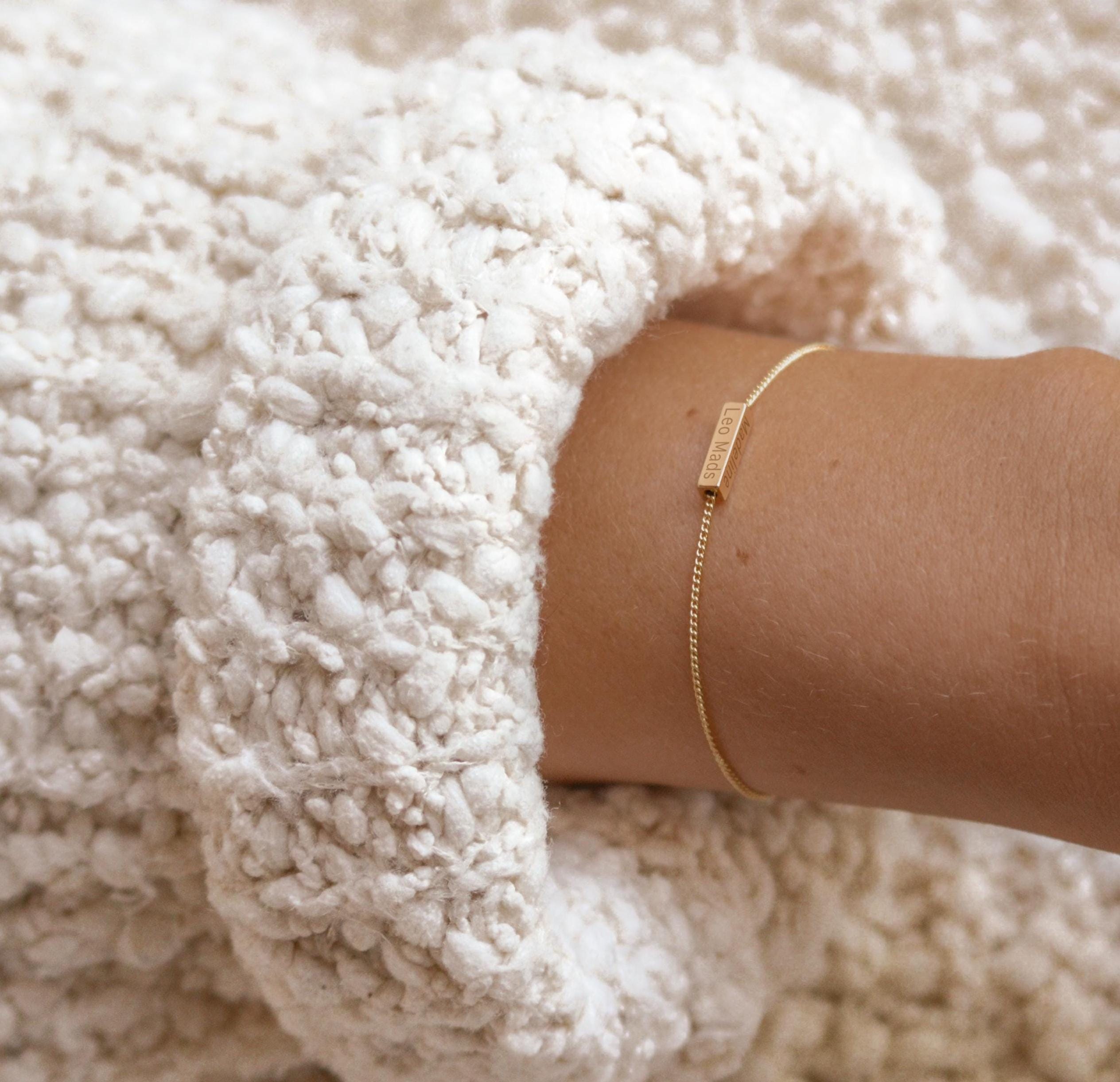 Personalisierbares Namensarmband und Familienarmband mit einer Gravur auf bis zu 4 Seiten - Geschenk zur Geburt, Babyparty & für Mamas