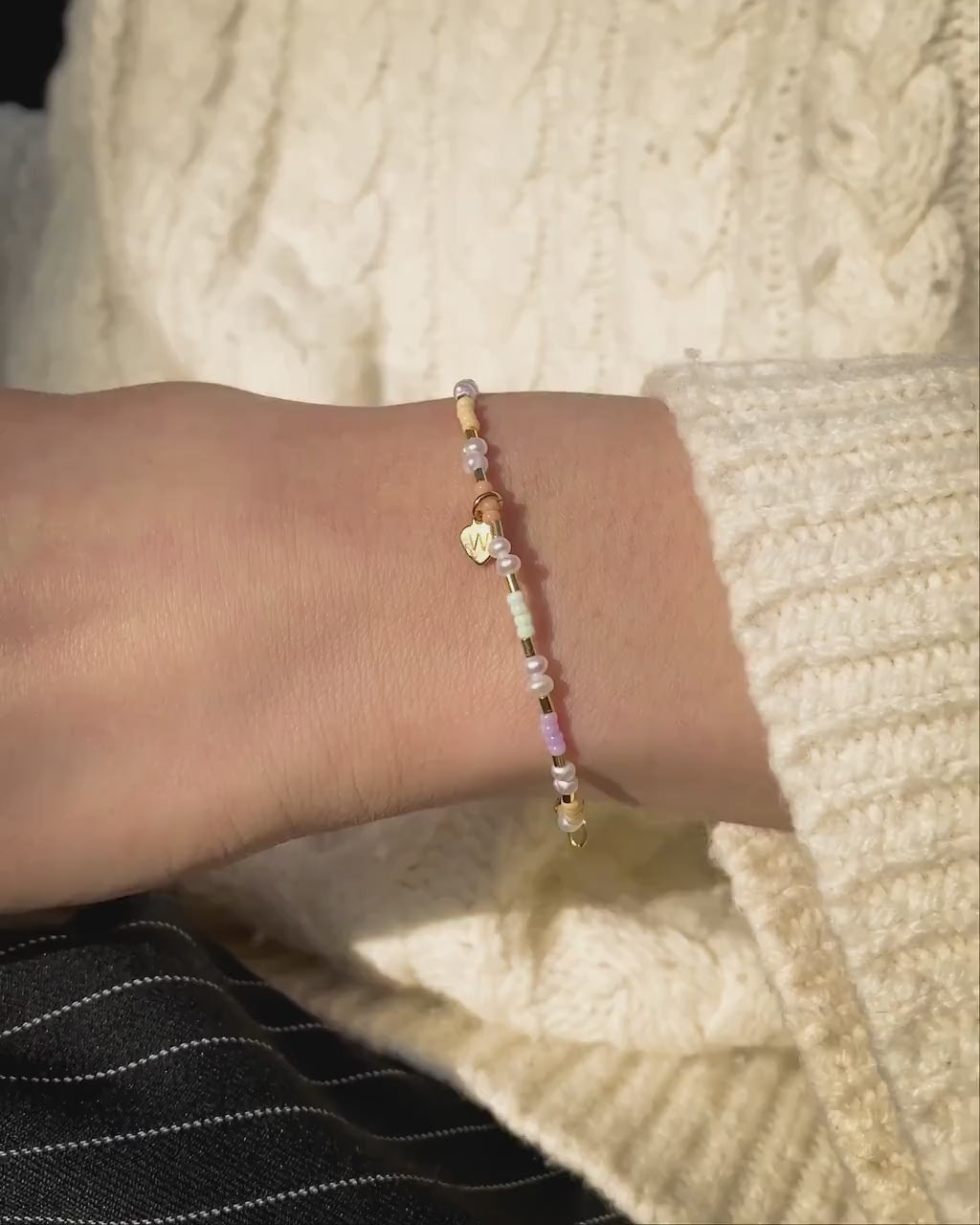 Buntes Perlenarmband personalisiert / Besonderes Geschenk zu Ostern