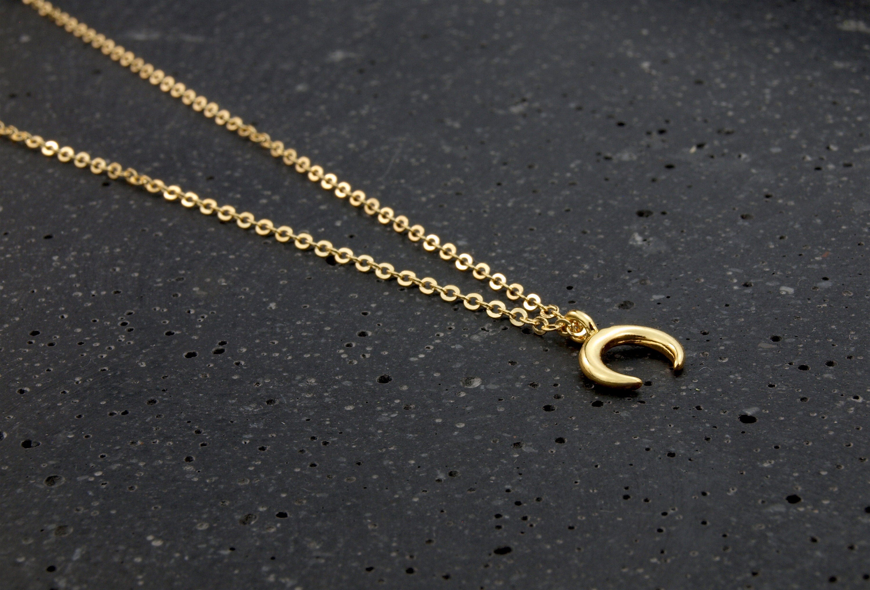 Kette Tiny Crescent Moon