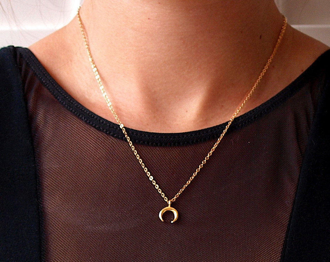 Kette Tiny Crescent Moon