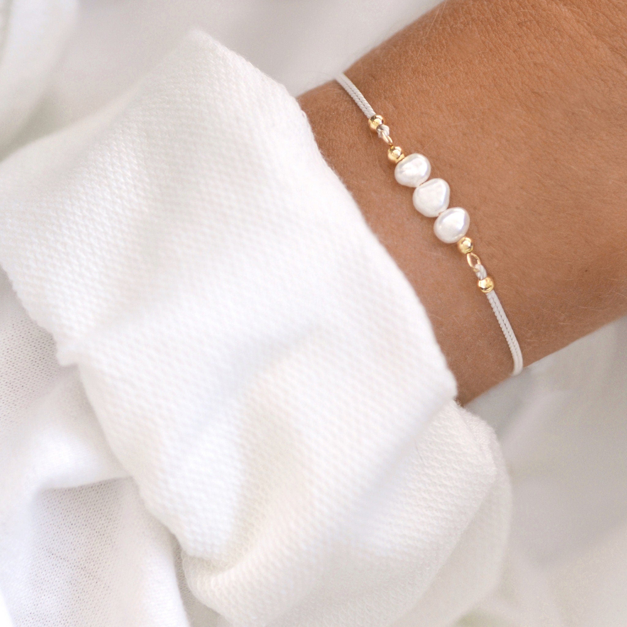 Armband Süßwasserperlen weiß mit optionaler Personalisierung / Gravur
