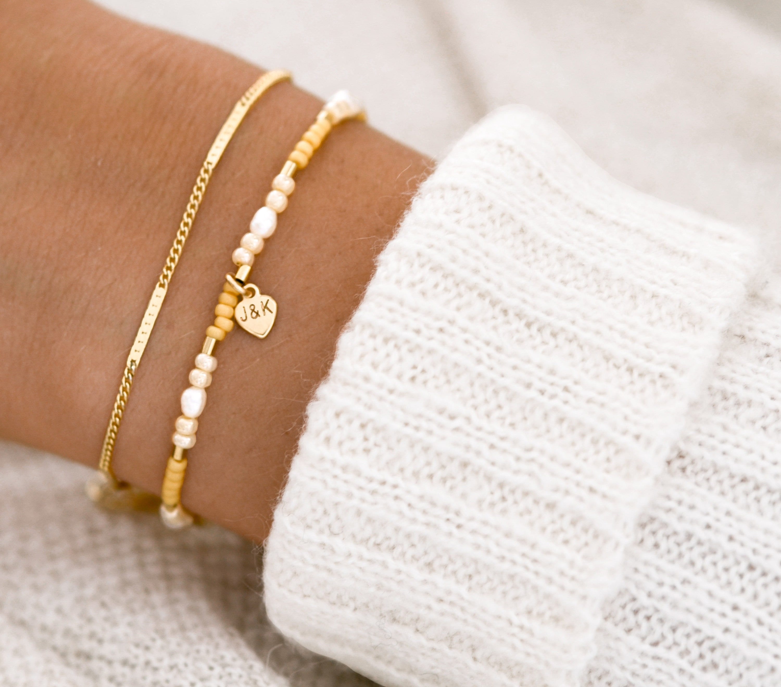 Perlenarmband personalisiert gelb | Geschenk Valentinstag für Freundin | Vevique Jewelry