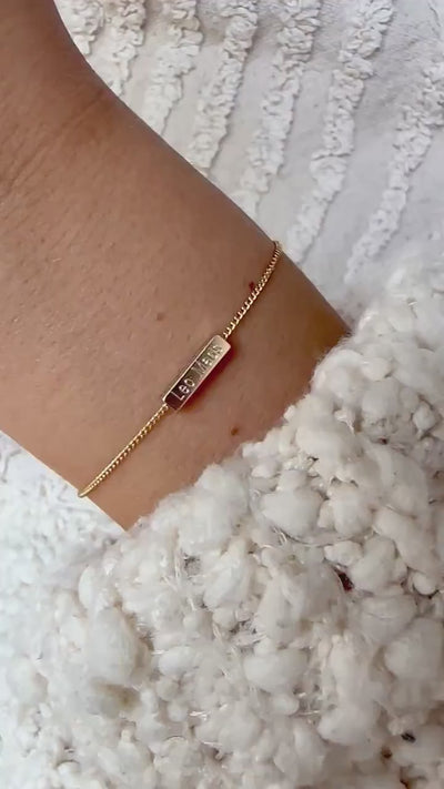 Personalisierbares Namensarmband und Familienarmband mit einer Gravur auf bis zu 4 Seiten - Geschenk zur Geburt, Babyparty & für Mamas