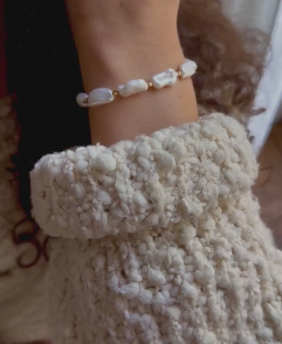 Unregelmäßiges Perlenarmband für Bräute mit optionaler Gravur